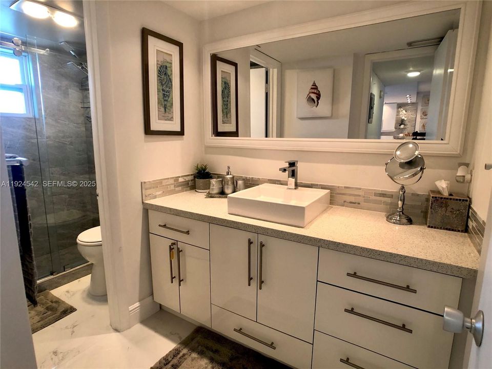 For Rent: $2,150 (1 beds, 1 baths, 700 Square Feet)