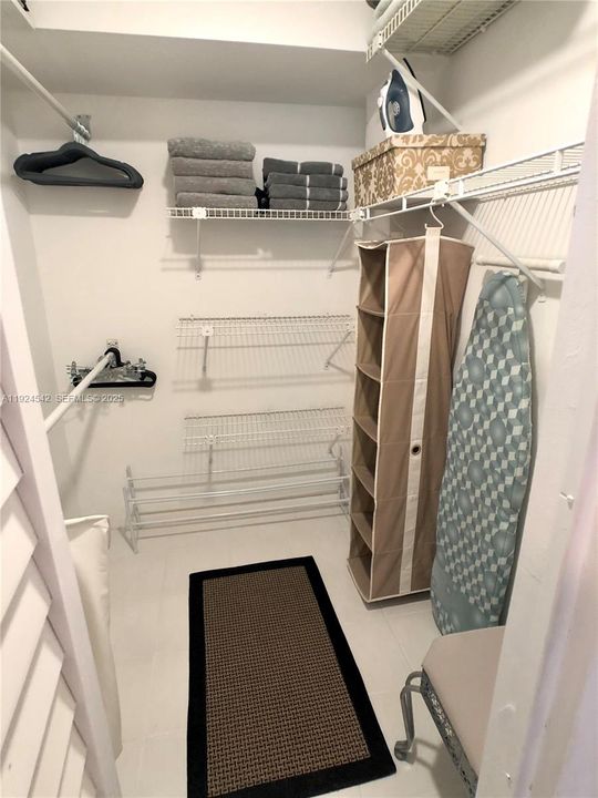 For Rent: $2,150 (1 beds, 1 baths, 700 Square Feet)