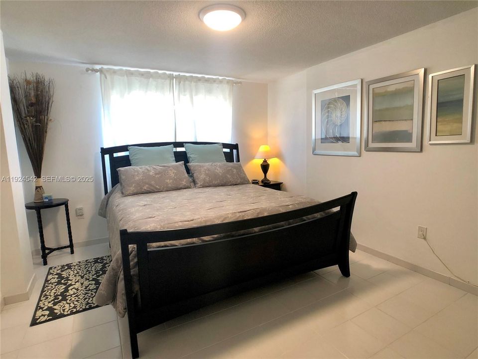 For Rent: $2,150 (1 beds, 1 baths, 700 Square Feet)