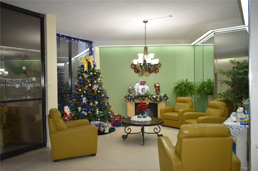 待售: $158,500 (2 贝兹, 2 浴室, 1100 平方英尺)