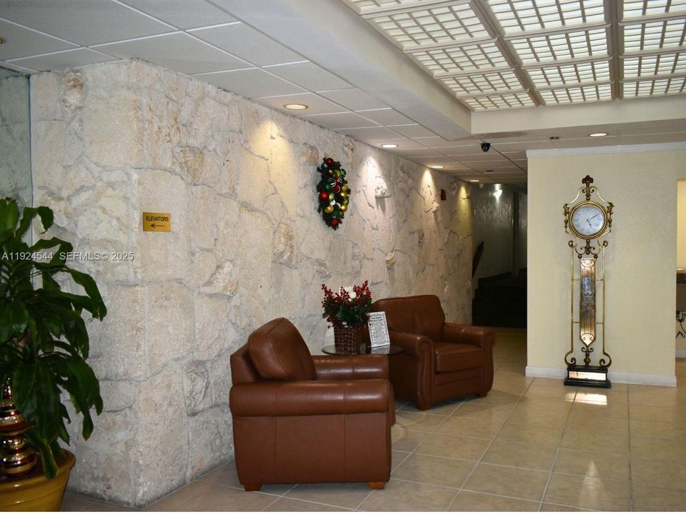 待售: $158,500 (2 贝兹, 2 浴室, 1100 平方英尺)