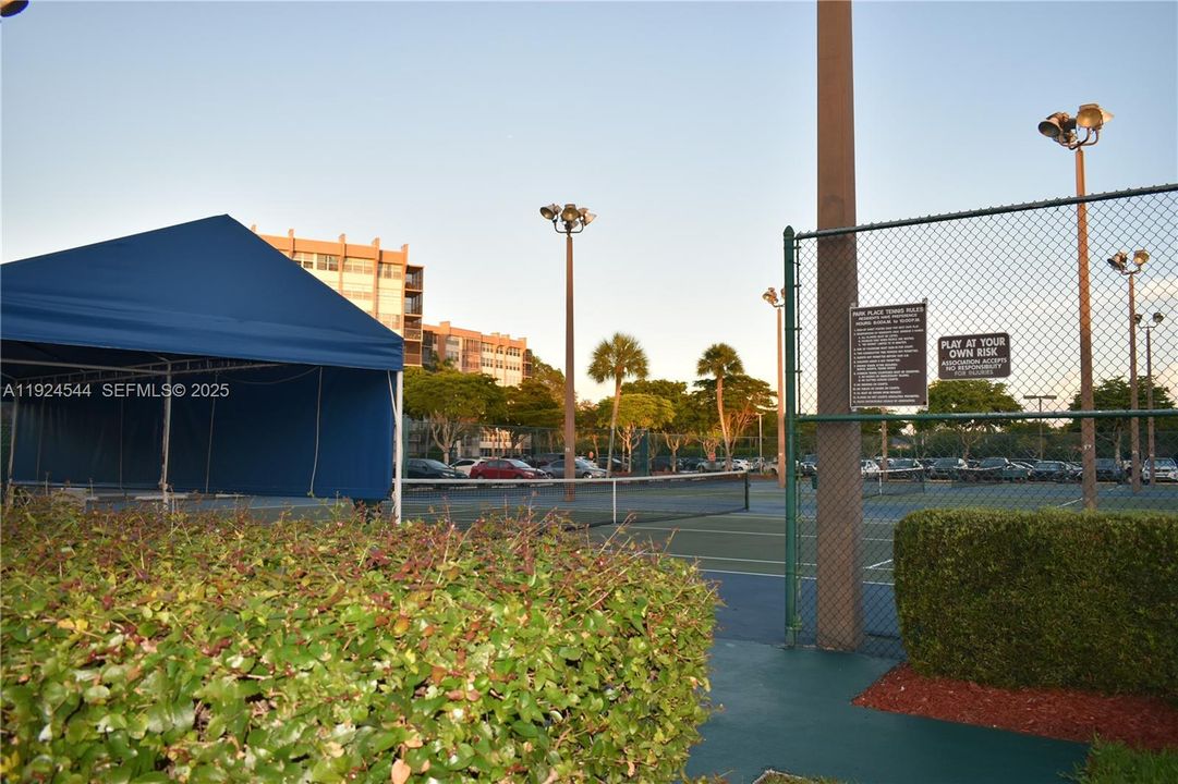 待售: $158,500 (2 贝兹, 2 浴室, 1100 平方英尺)