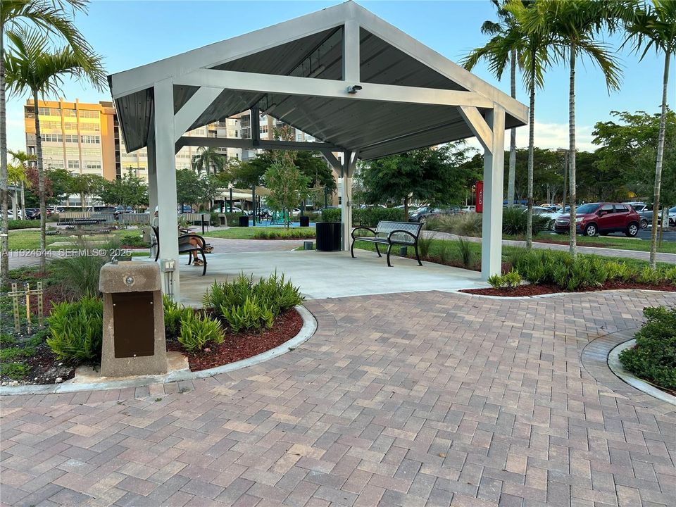 待售: $158,500 (2 贝兹, 2 浴室, 1100 平方英尺)