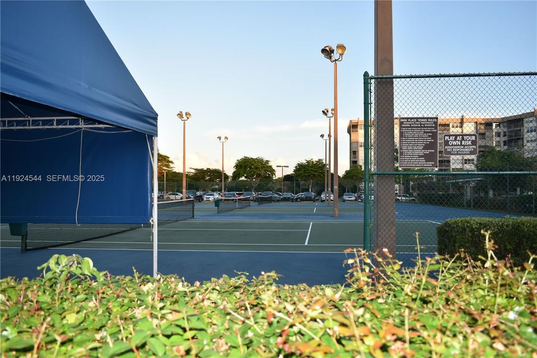 待售: $158,500 (2 贝兹, 2 浴室, 1100 平方英尺)