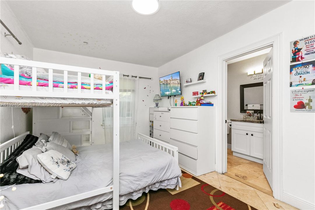 待售: $595,000 (3 贝兹, 2 浴室, 1267 平方英尺)