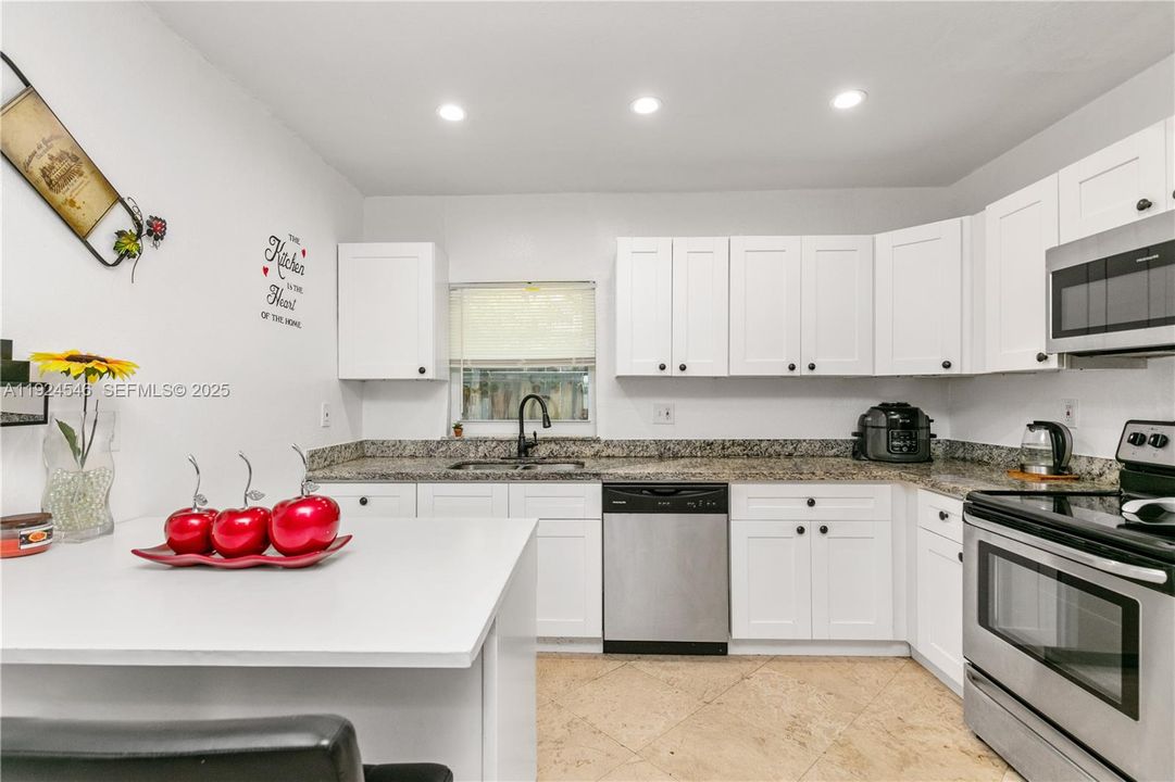 待售: $595,000 (3 贝兹, 2 浴室, 1267 平方英尺)