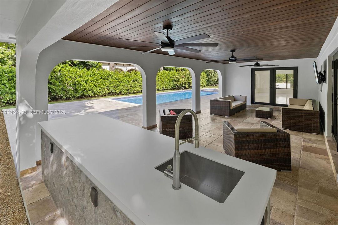 For Rent: $12,500 (3 beds, 3 baths, 2700 Square Feet)