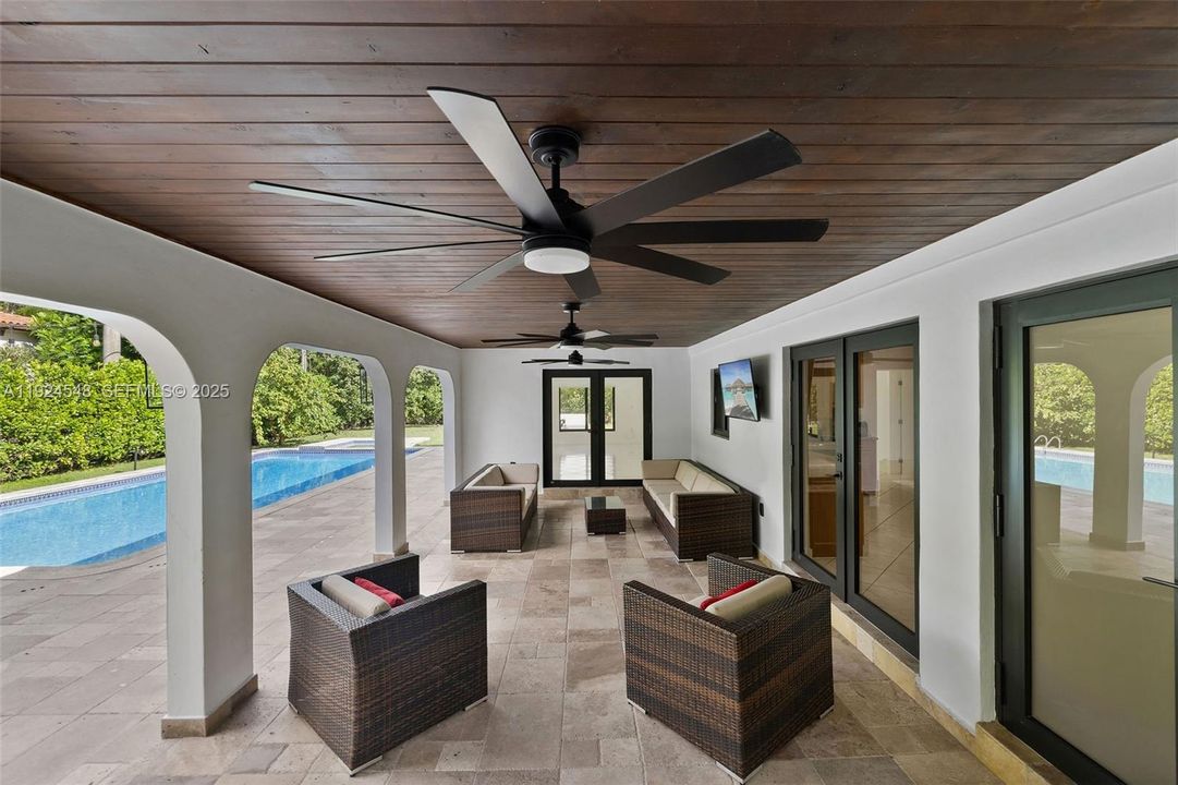 For Rent: $12,500 (3 beds, 3 baths, 2700 Square Feet)