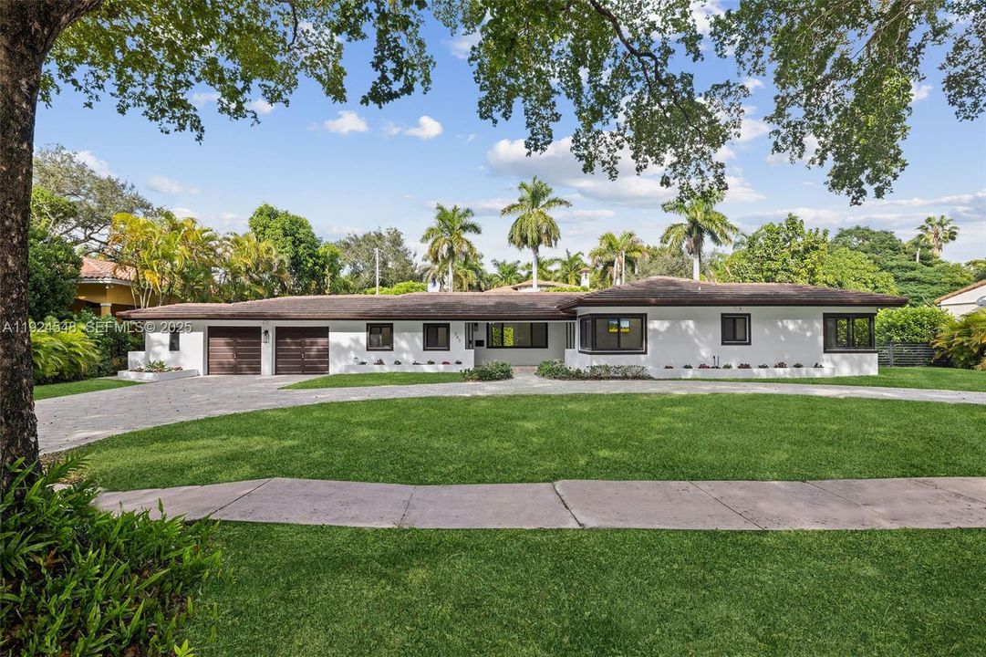 For Rent: $12,500 (3 beds, 3 baths, 2700 Square Feet)