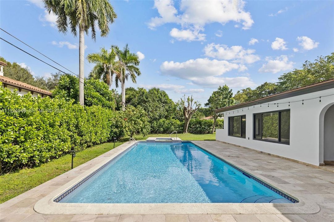 For Rent: $12,500 (3 beds, 3 baths, 2700 Square Feet)