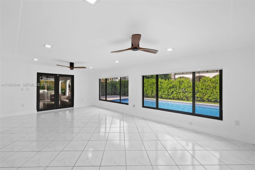 For Rent: $12,500 (3 beds, 3 baths, 2700 Square Feet)