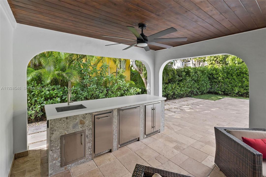 For Rent: $12,500 (3 beds, 3 baths, 2700 Square Feet)