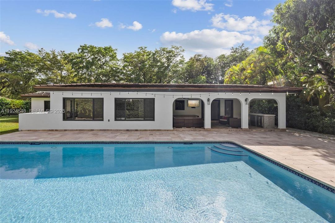 For Rent: $12,500 (3 beds, 3 baths, 2700 Square Feet)