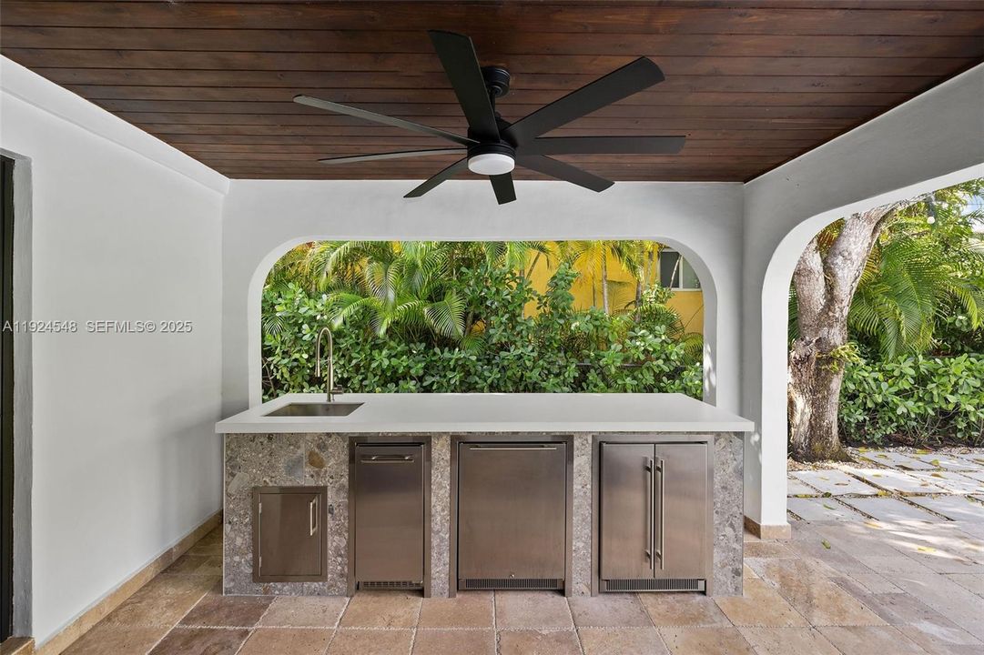 For Rent: $12,500 (3 beds, 3 baths, 2700 Square Feet)