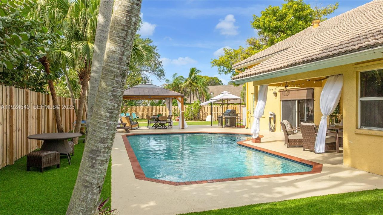 En Venta: $839,000 (4 camas, 2 baños, 1973 Pies cuadrados)