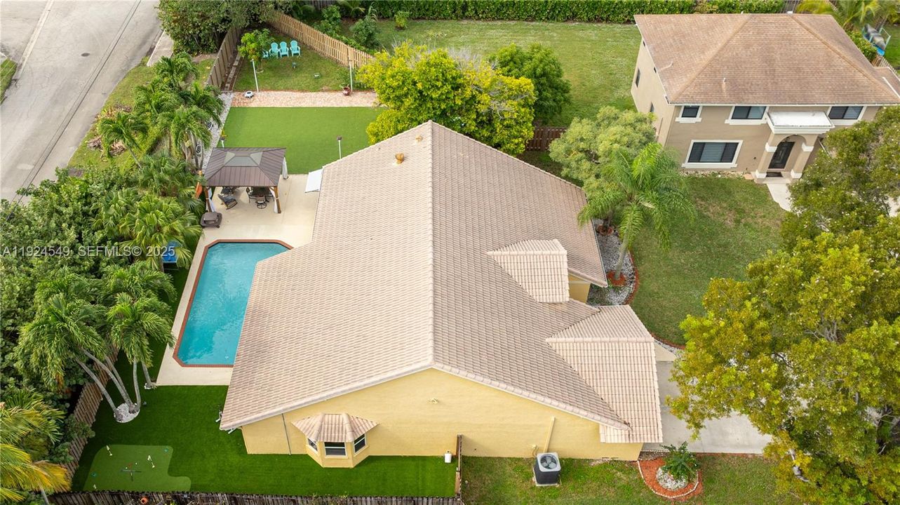 En Venta: $839,000 (4 camas, 2 baños, 1973 Pies cuadrados)