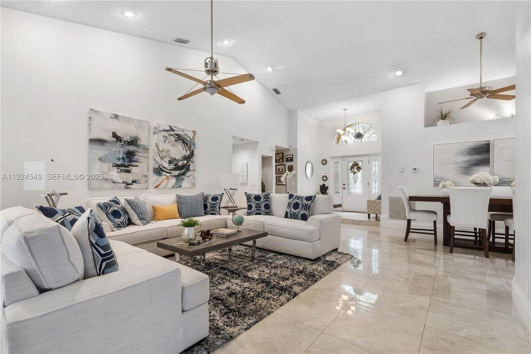 En Venta: $839,000 (4 camas, 2 baños, 1973 Pies cuadrados)