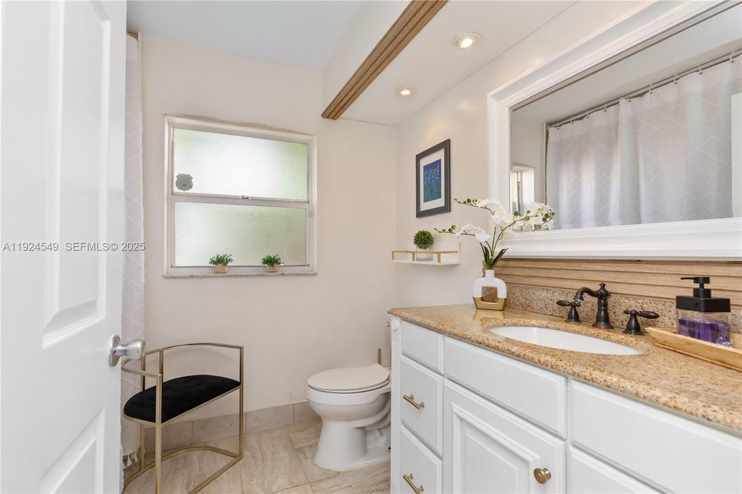 En Venta: $839,000 (4 camas, 2 baños, 1973 Pies cuadrados)