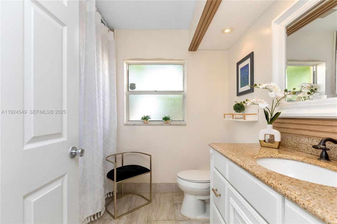 En Venta: $839,000 (4 camas, 2 baños, 1973 Pies cuadrados)