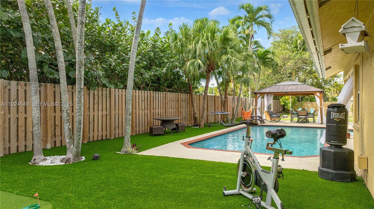 En Venta: $839,000 (4 camas, 2 baños, 1973 Pies cuadrados)