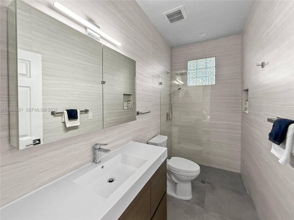 En Venta: $2,475,000 (5 camas, 5 baños, 4006 Pies cuadrados)