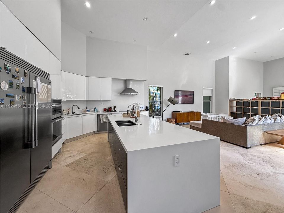 En Venta: $2,475,000 (5 camas, 5 baños, 4006 Pies cuadrados)