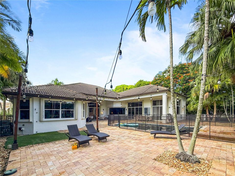 En Venta: $2,475,000 (5 camas, 5 baños, 4006 Pies cuadrados)