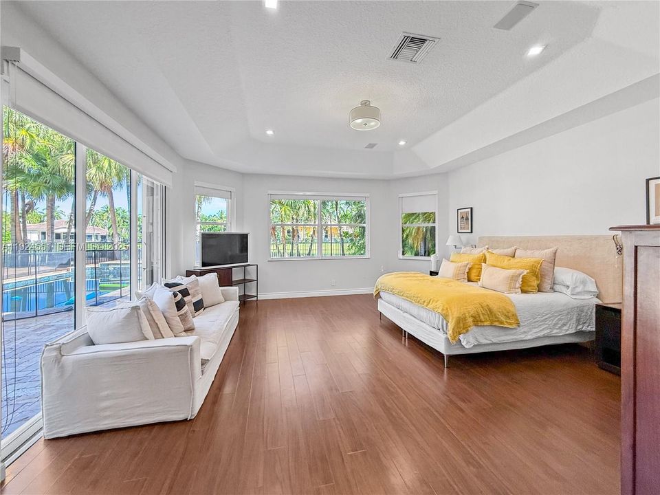 En Venta: $2,475,000 (5 camas, 5 baños, 4006 Pies cuadrados)