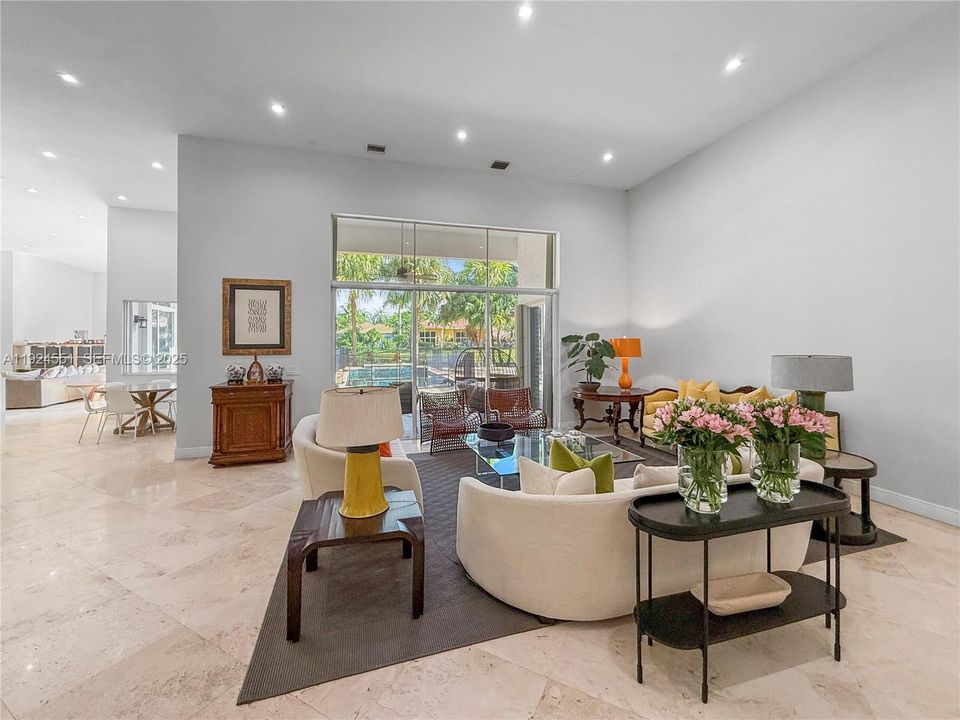 En Venta: $2,475,000 (5 camas, 5 baños, 4006 Pies cuadrados)