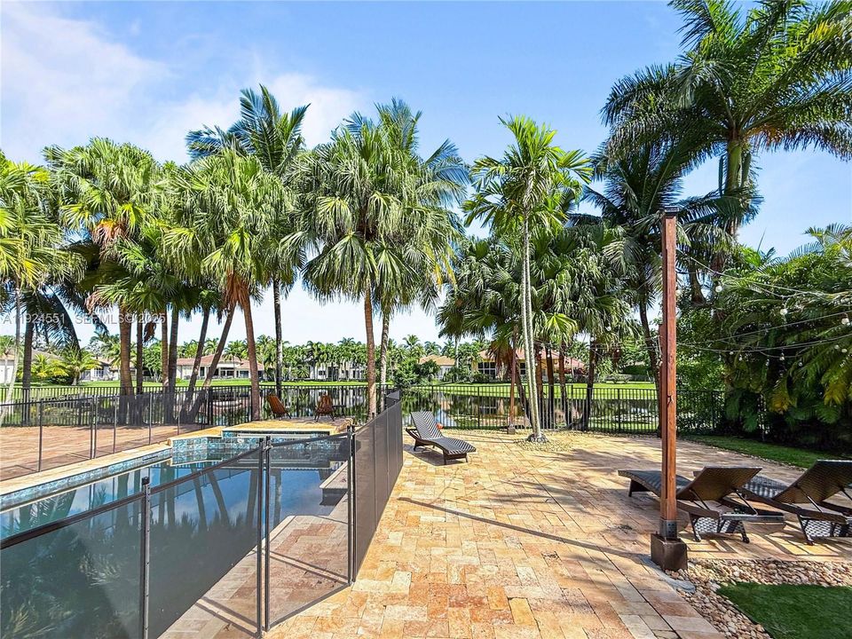 En Venta: $2,475,000 (5 camas, 5 baños, 4006 Pies cuadrados)