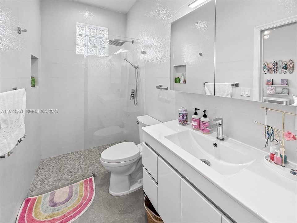 En Venta: $2,475,000 (5 camas, 5 baños, 4006 Pies cuadrados)