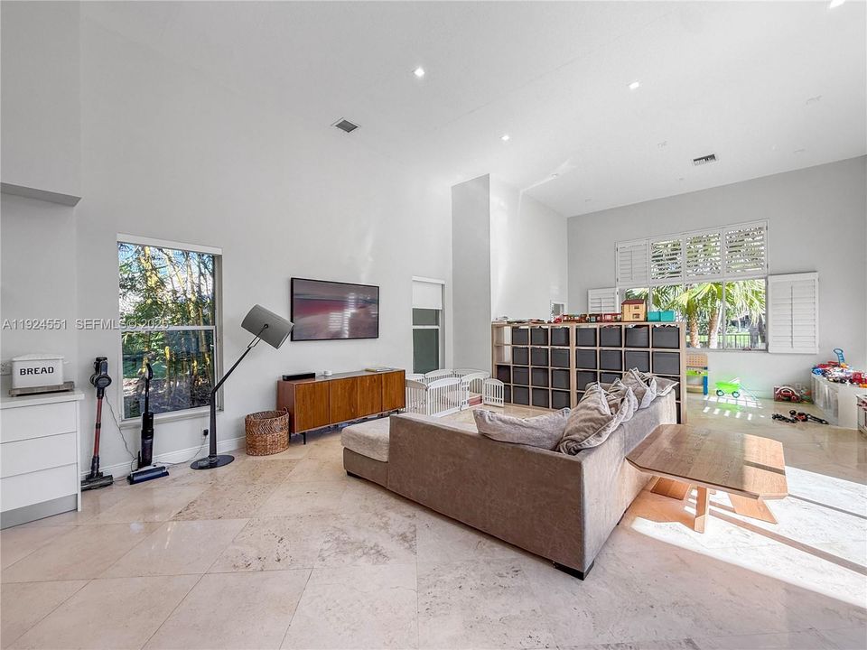 En Venta: $2,475,000 (5 camas, 5 baños, 4006 Pies cuadrados)