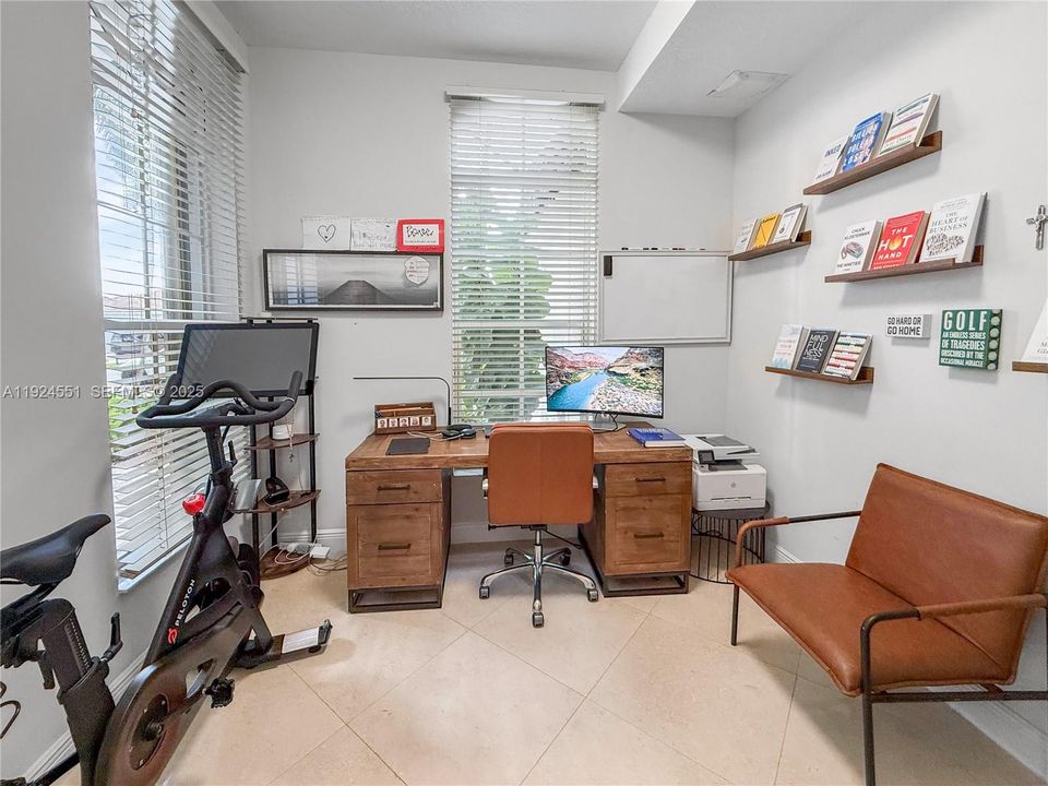 En Venta: $2,475,000 (5 camas, 5 baños, 4006 Pies cuadrados)