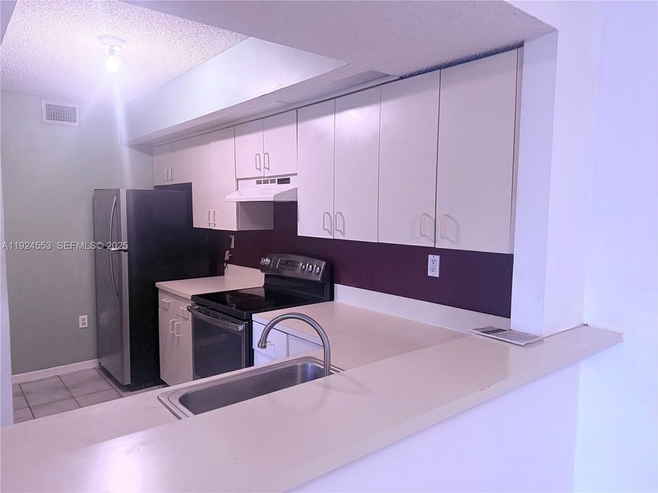 For Rent: $2,000 (2 beds, 2 baths, 1113 Square Feet)