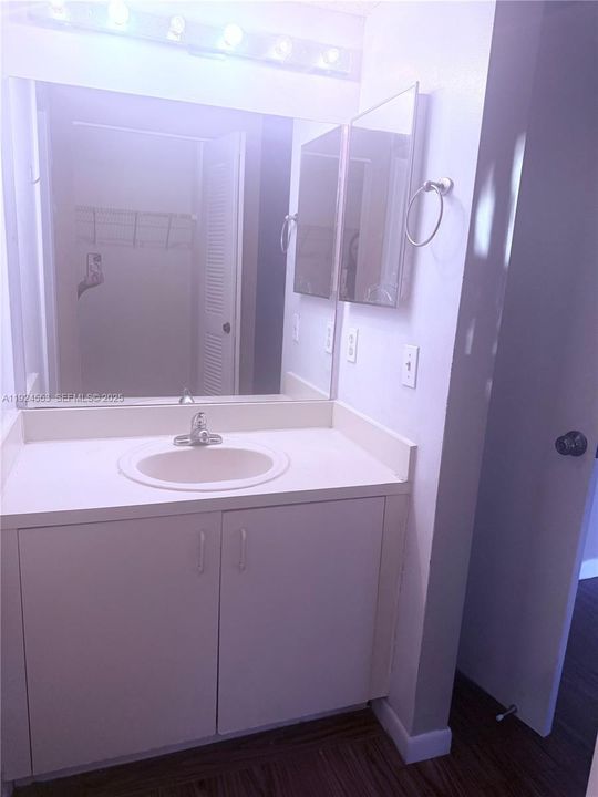 For Rent: $2,000 (2 beds, 2 baths, 1113 Square Feet)