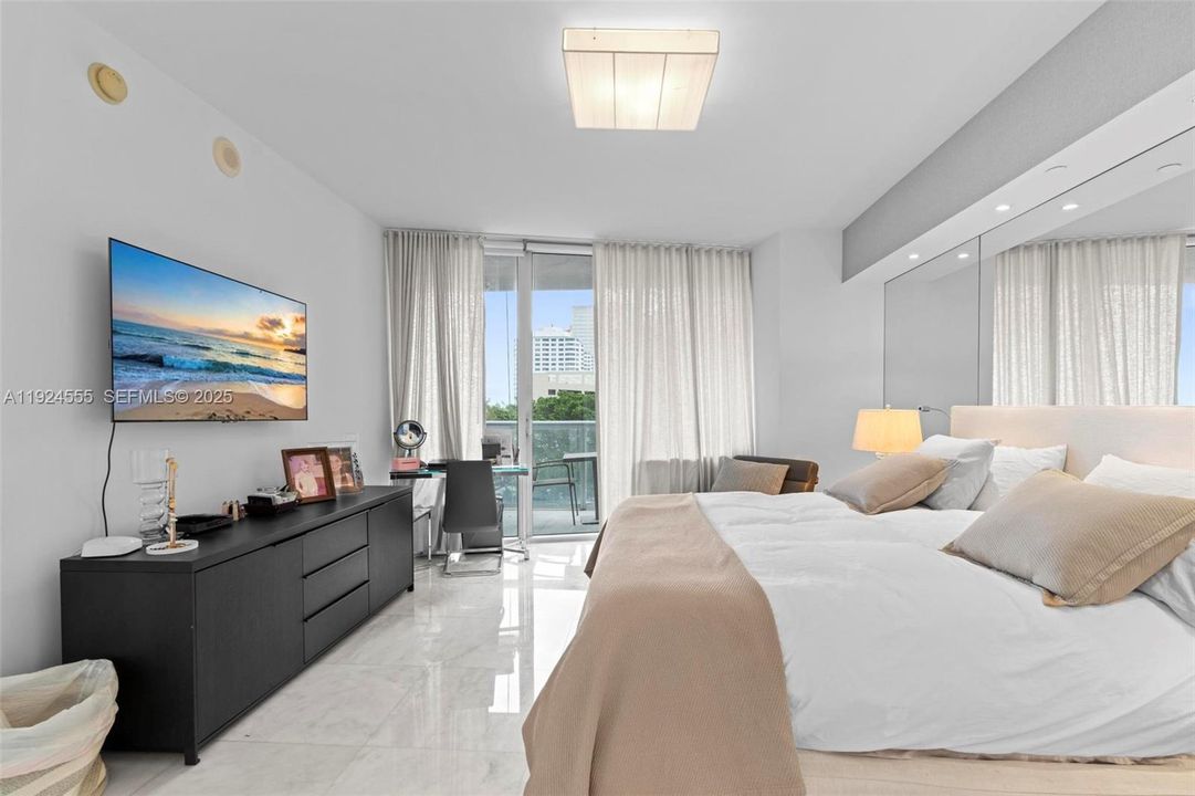 For Sale: $1,599,000 (3 beds, 2 baths, 1870 Square Feet)