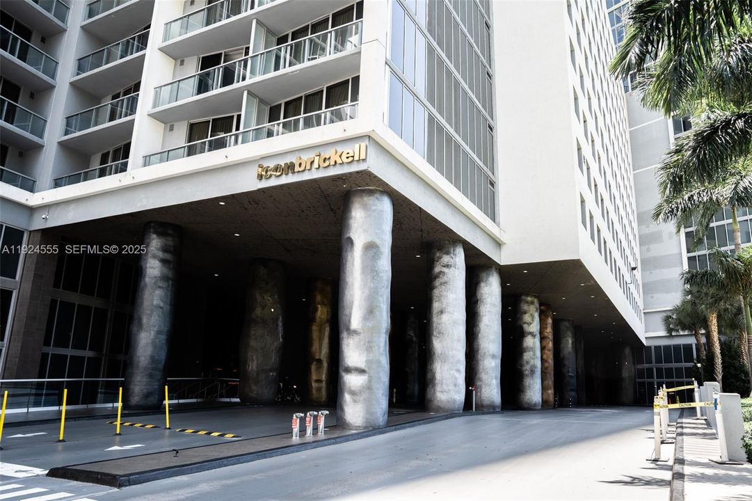 For Sale: $1,599,000 (3 beds, 2 baths, 1870 Square Feet)