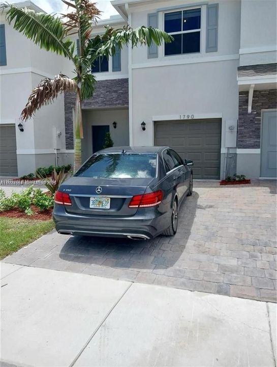 For Rent: $3,500 (4 beds, 2 baths, 1826 Square Feet)