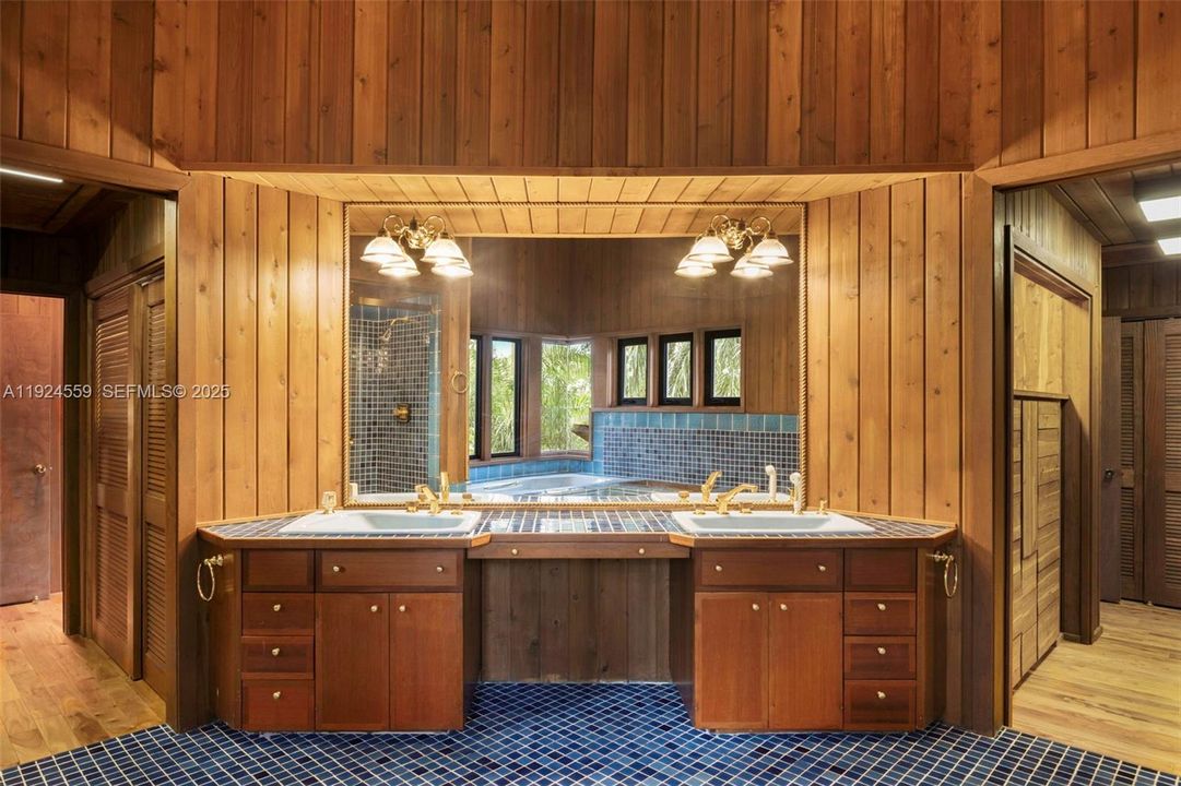 For Sale: $3,250,000 (3 beds, 3 baths, 4318 Square Feet)