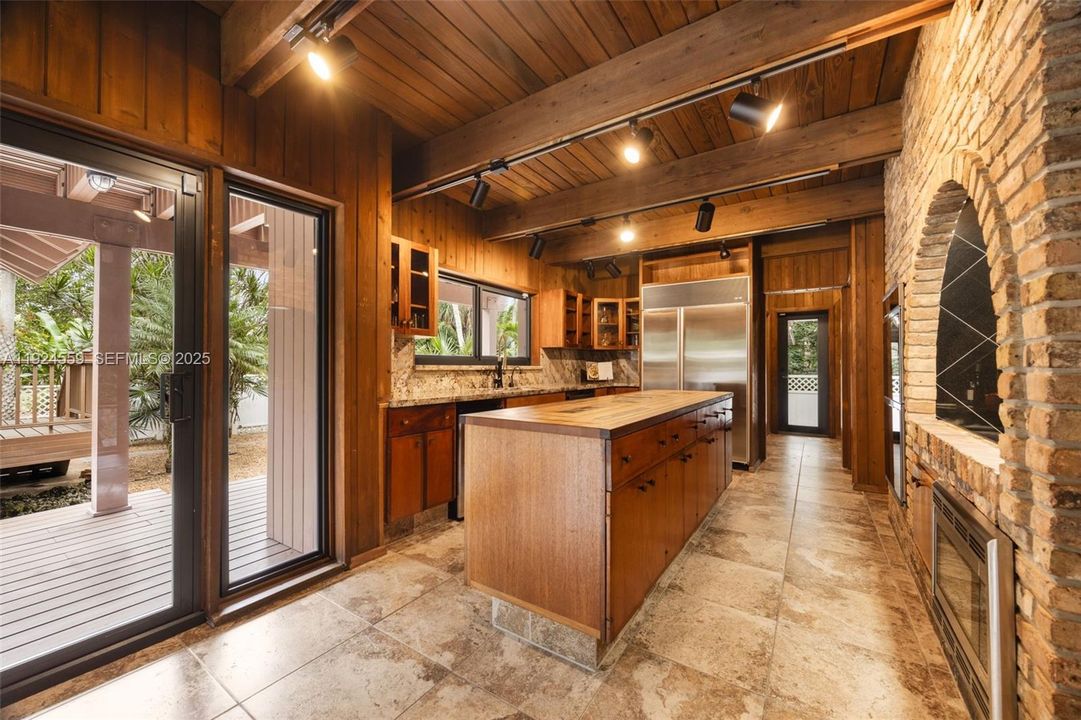 For Sale: $3,250,000 (3 beds, 3 baths, 4318 Square Feet)