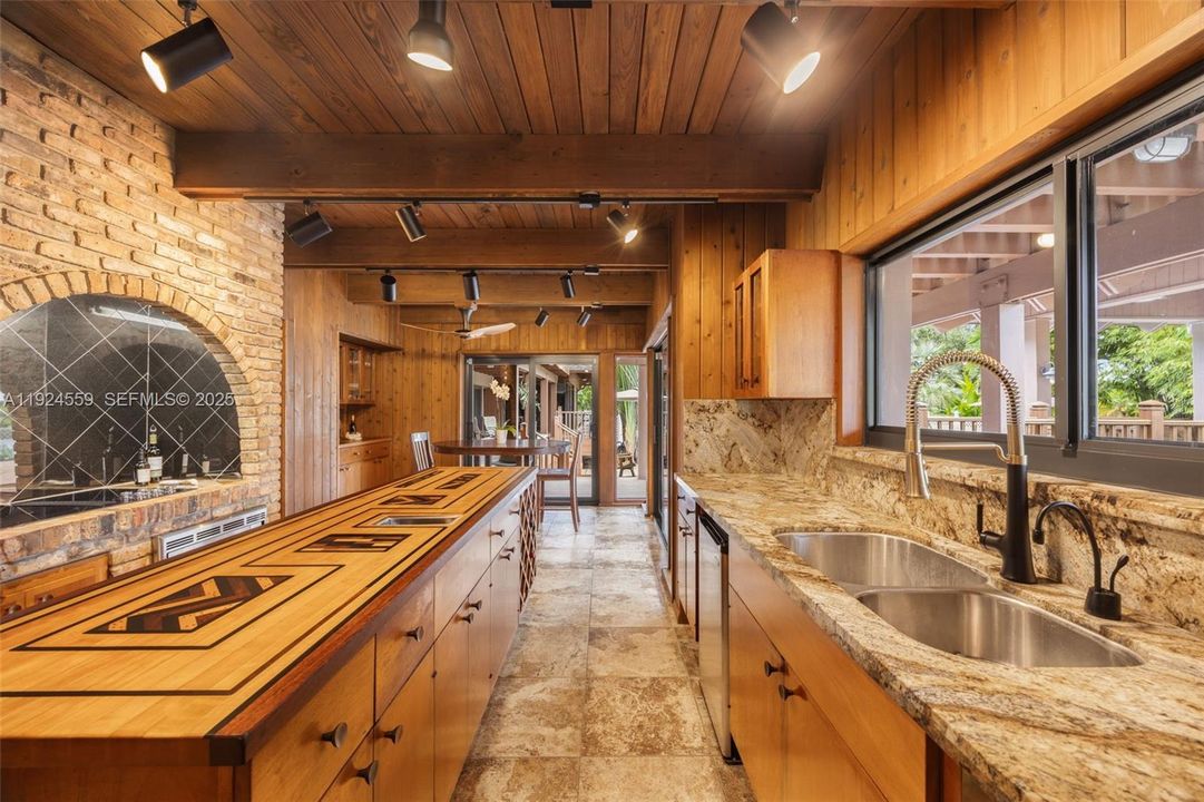 For Sale: $3,250,000 (3 beds, 3 baths, 4318 Square Feet)