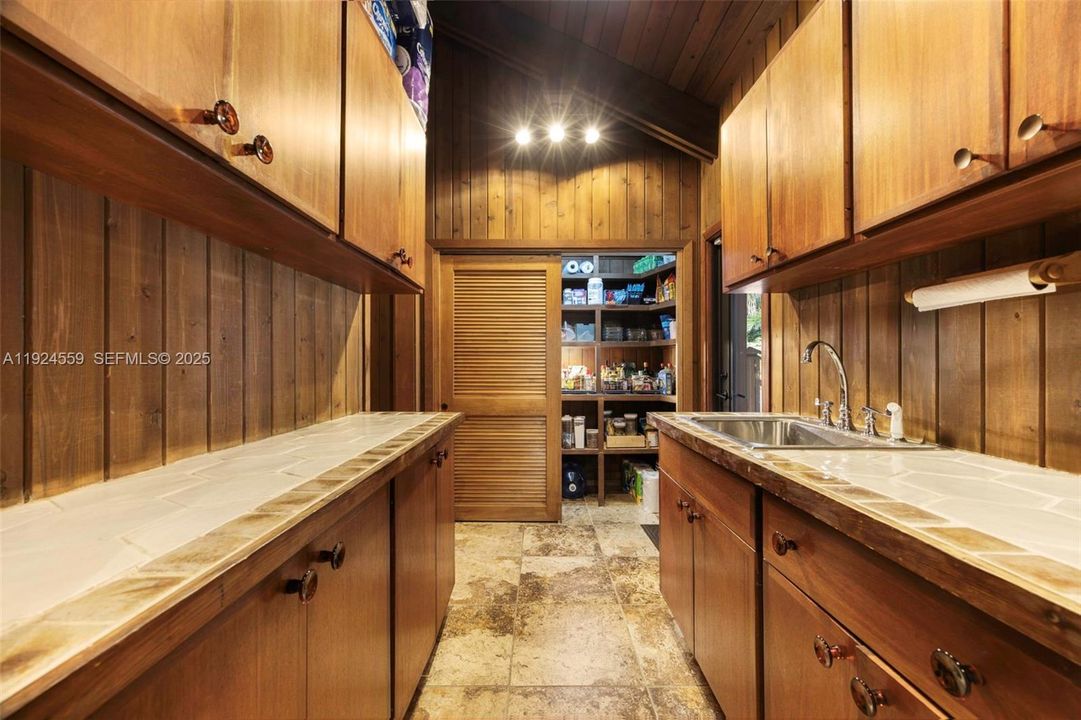 For Sale: $3,250,000 (3 beds, 3 baths, 4318 Square Feet)