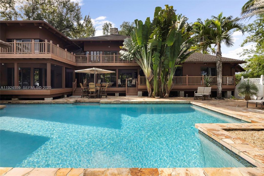 For Sale: $3,250,000 (3 beds, 3 baths, 4318 Square Feet)