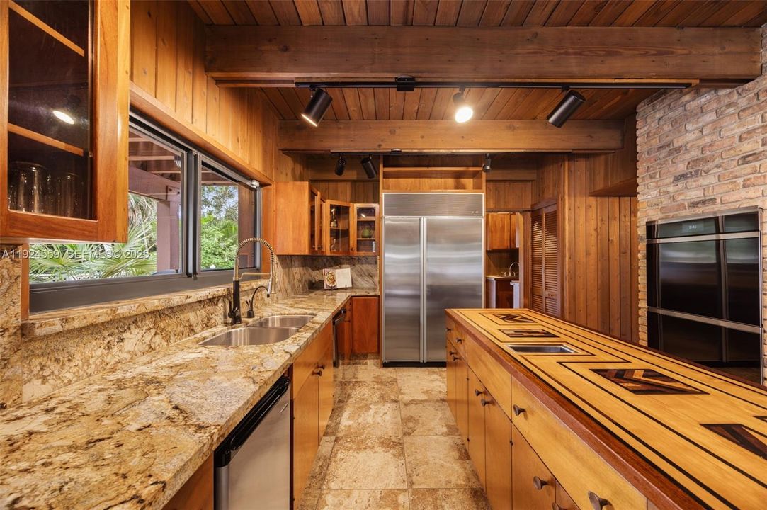 For Sale: $3,250,000 (3 beds, 3 baths, 4318 Square Feet)