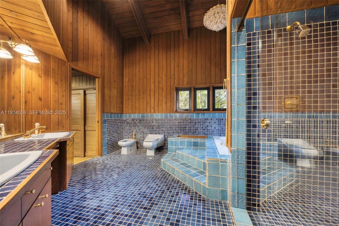 For Sale: $3,250,000 (3 beds, 3 baths, 4318 Square Feet)