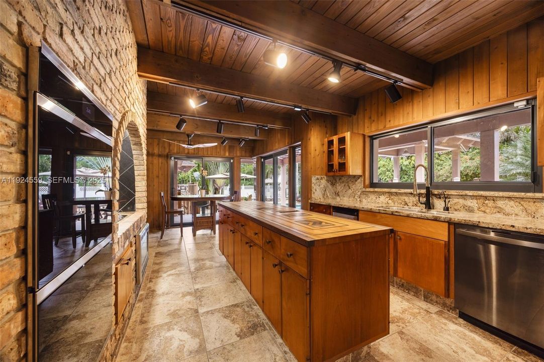 For Sale: $3,250,000 (3 beds, 3 baths, 4318 Square Feet)