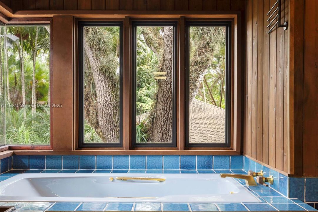 For Sale: $3,250,000 (3 beds, 3 baths, 4318 Square Feet)