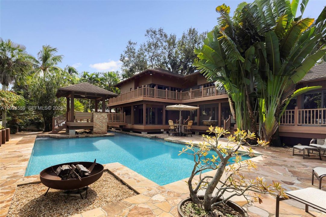 For Sale: $3,250,000 (3 beds, 3 baths, 4318 Square Feet)