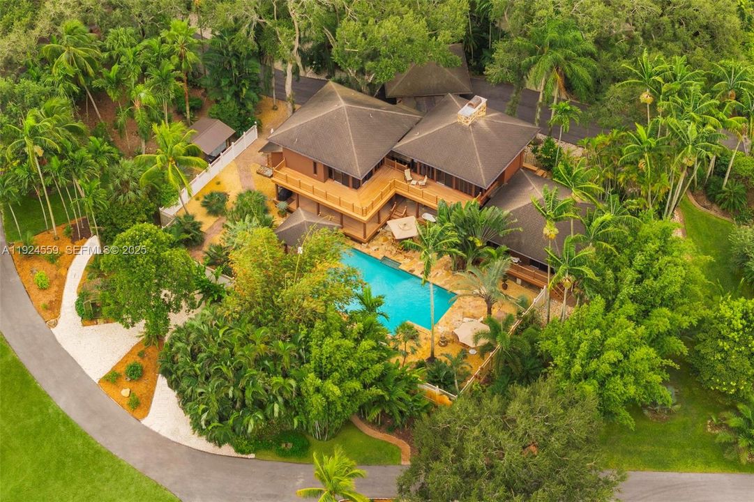 For Sale: $3,250,000 (3 beds, 3 baths, 4318 Square Feet)