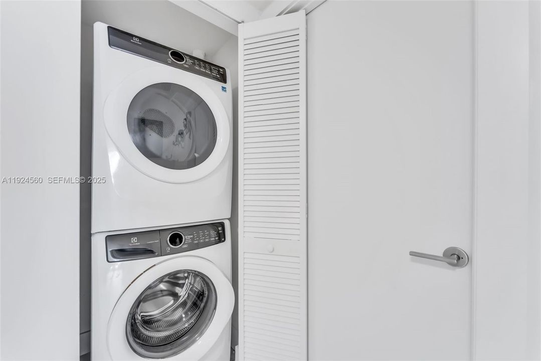 For Rent: $6,700 (3 beds, 3 baths, 1524 Square Feet)